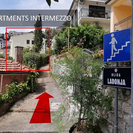 Rosanna - Intermezzo In Center Of *