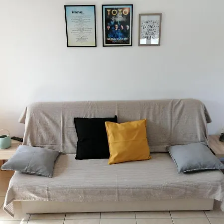 Rosanna - Intermezzo In Center Of Apartment