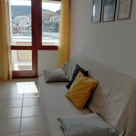 Rosanna - Intermezzo In Center Of Apartment